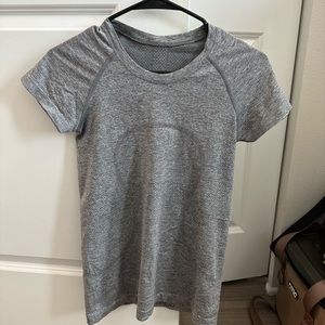 Lululemon grey size 6 fitted tshirt